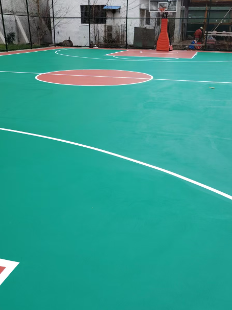 德江 球场长期使用易出现地面开裂